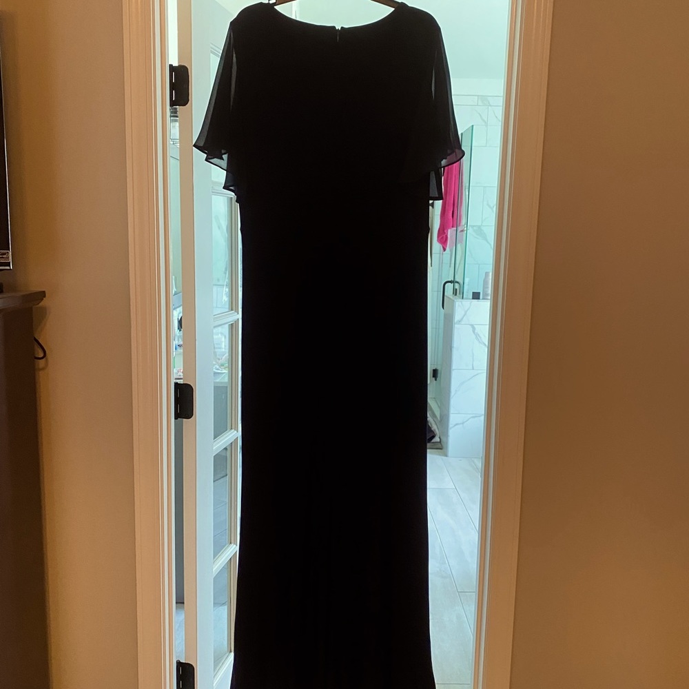 Excellent condition Ralph Lauren gown.